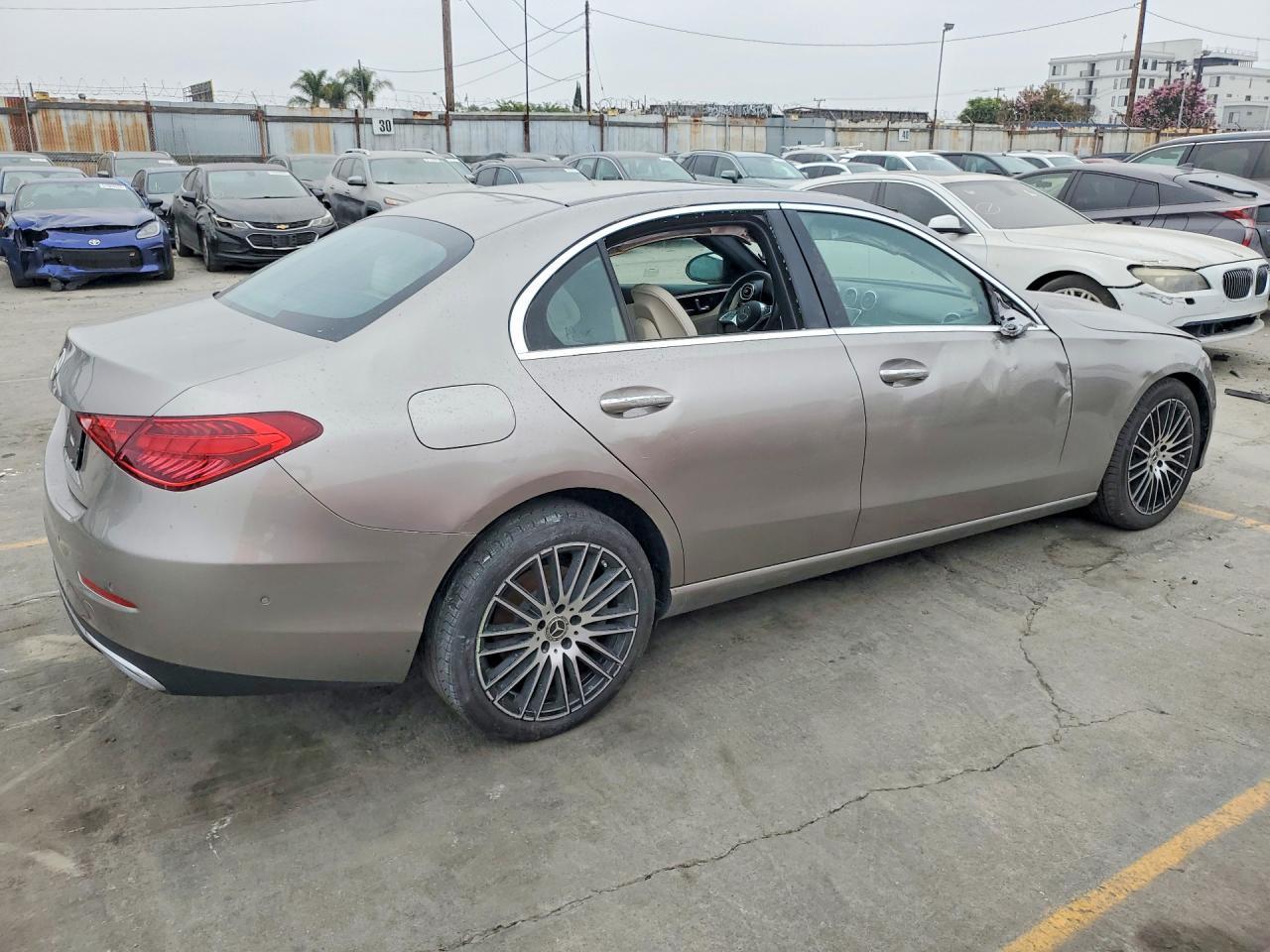 2024 Mercedes-Benz 300 C - Фото 3