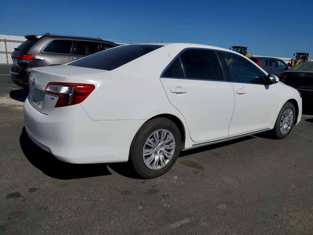 2012 Toyota Camry Le - Image 3