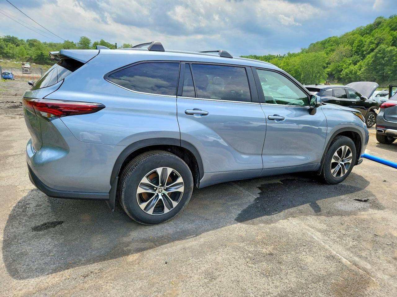 2024 Toyota Highlander Xle - Image 3
