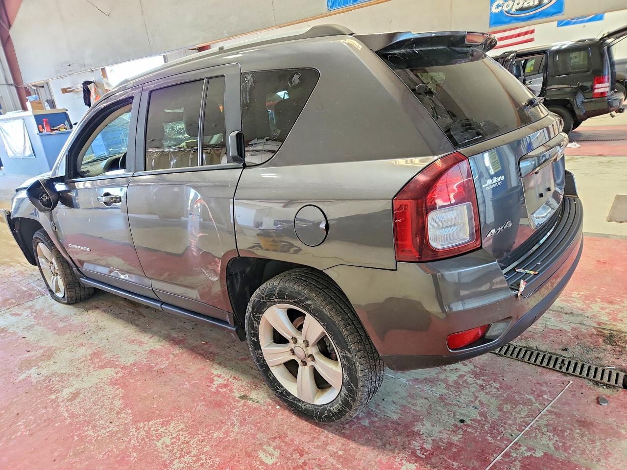 2016 Jeep Compass Latitude - Фото 2