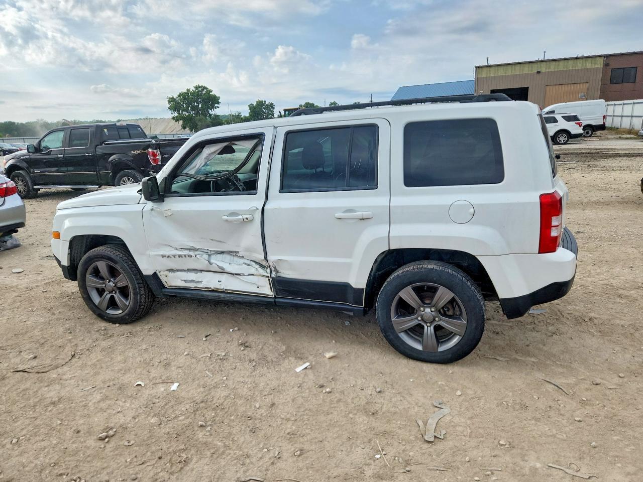 2015 Jeep Patriot Latitude - Фото 2