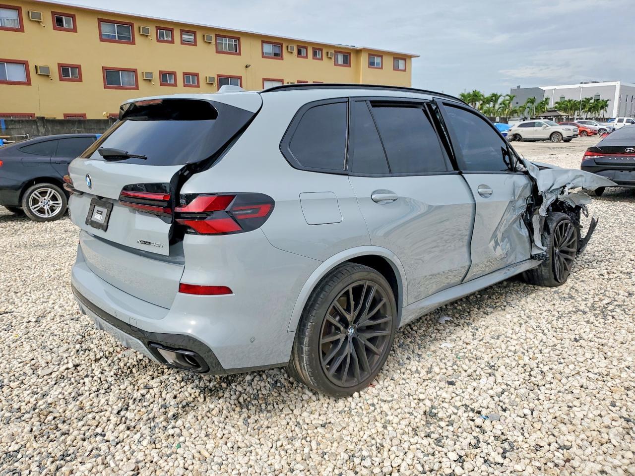 2025 BMW X5 xDrive40I - Image 3