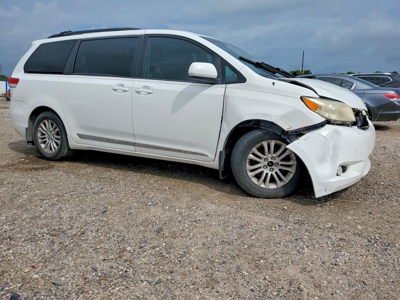 2012 Toyota Sienna Xle 8-Passenger - Фото 4