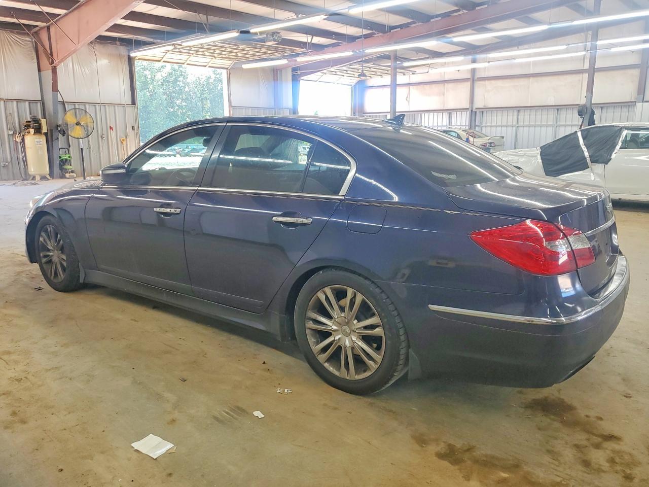 2012 Hyundai Genesis 3.8L - Фото 2