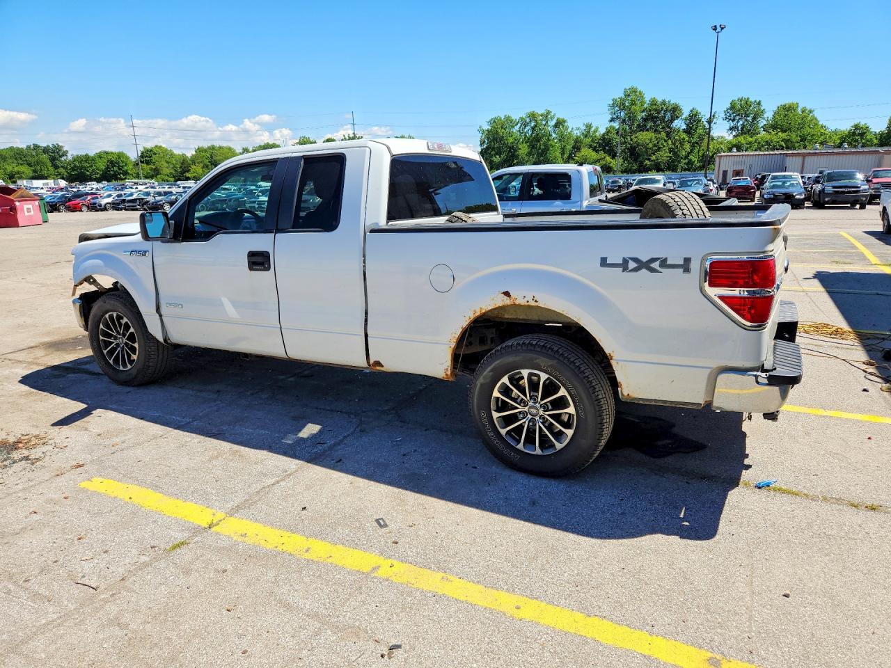 2013 Ford F150 Super Cab - Фото 2