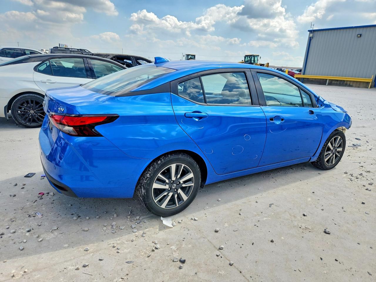 2020 Nissan Versa Sv - Image 3