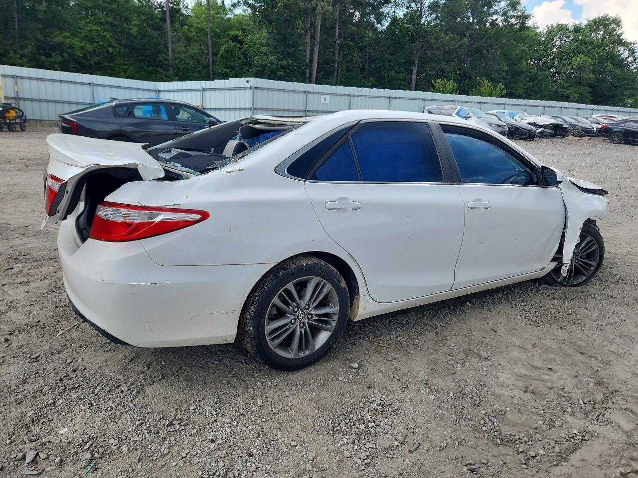 2016 Toyota Camry Se - Image 3