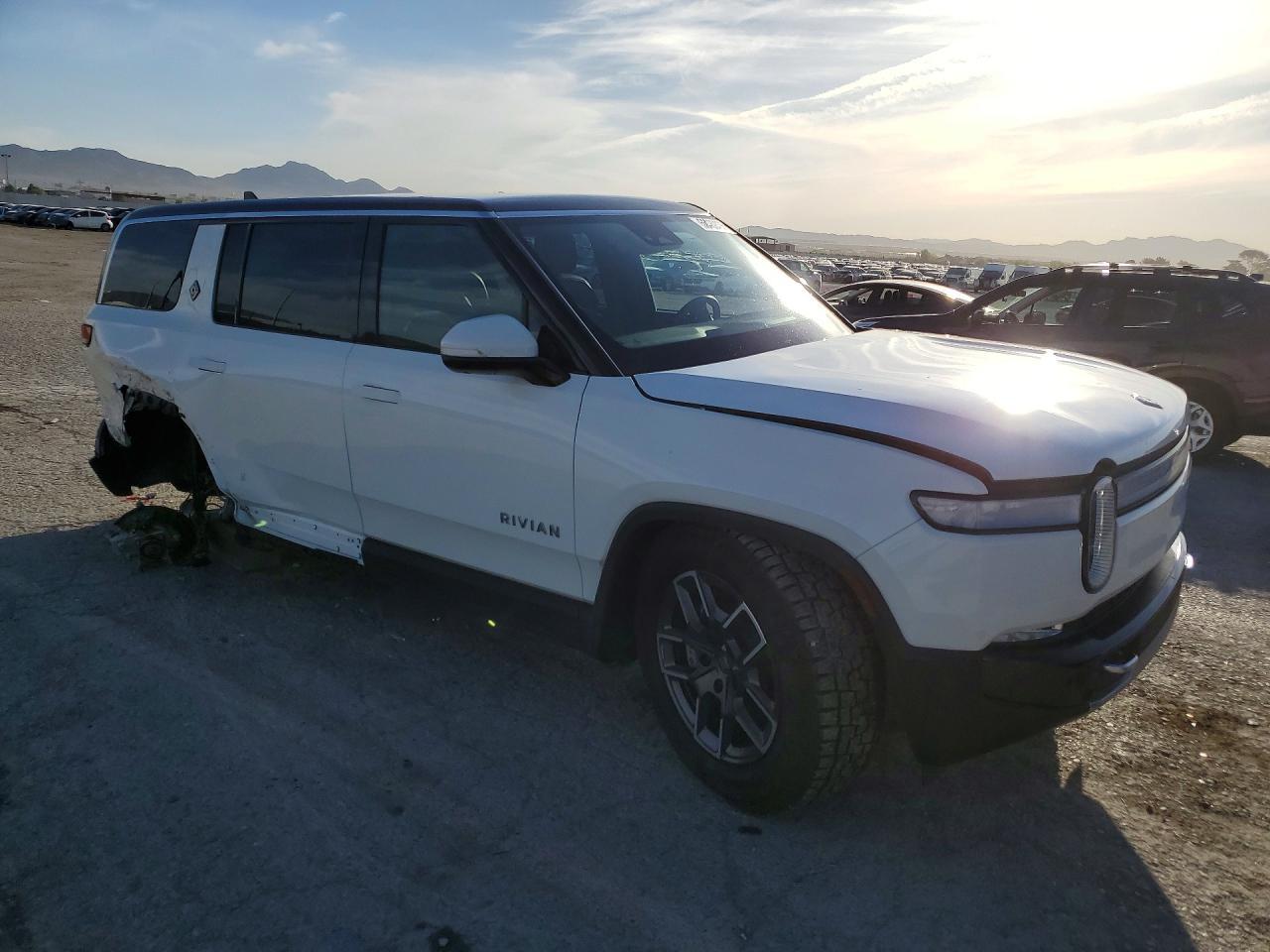 2024 Rivian R1S Adventure - Фото 4