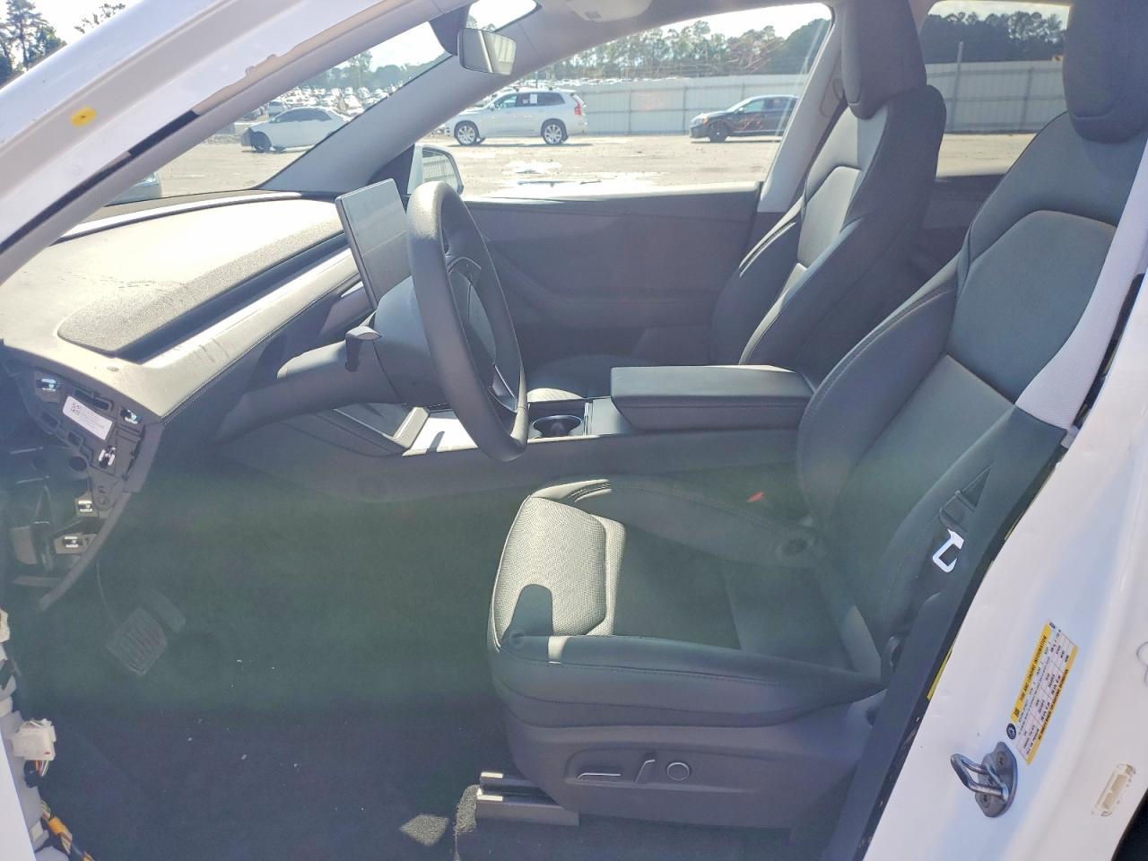 2026 Tesla Model Y - Фото 7
