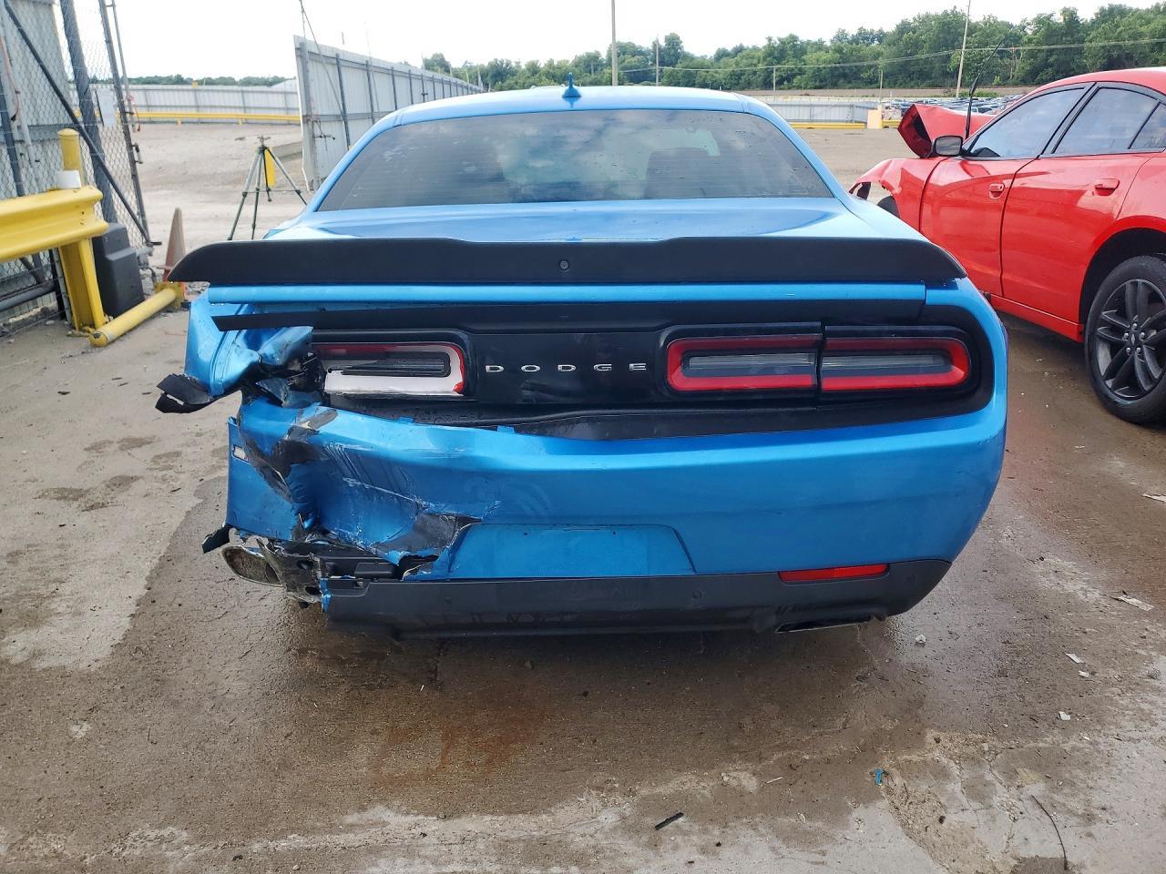 2016 Dodge Challenger R - Image 6