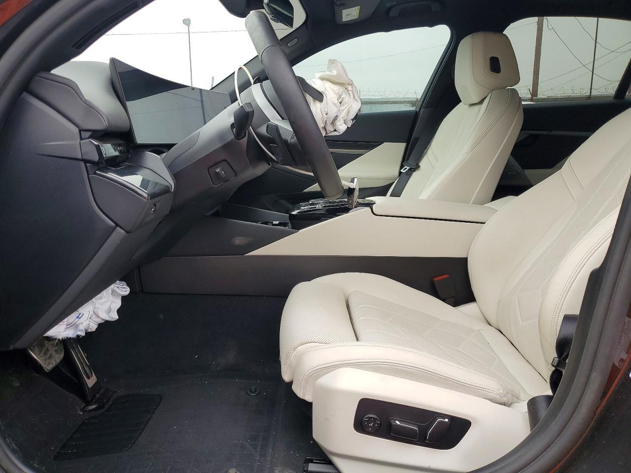 2025 BMW 530 I - Фото 7