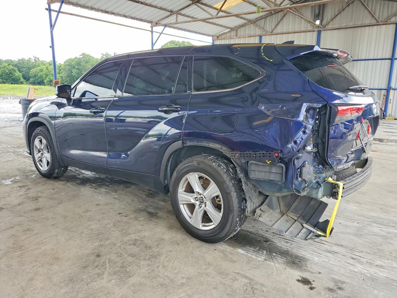 2022 Toyota Highlander Le - Image 2