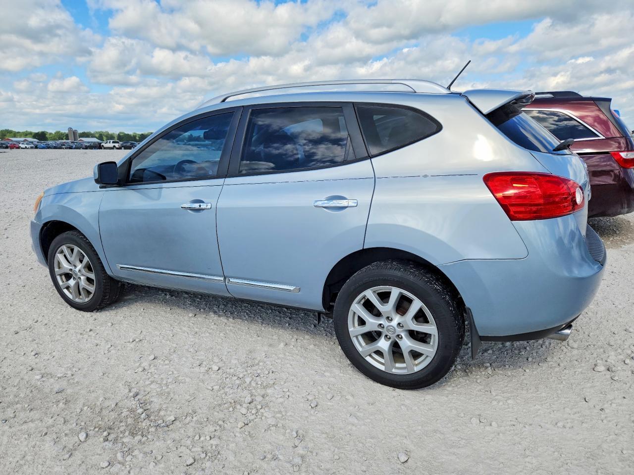 2013 Nissan Rogue S - Image 2