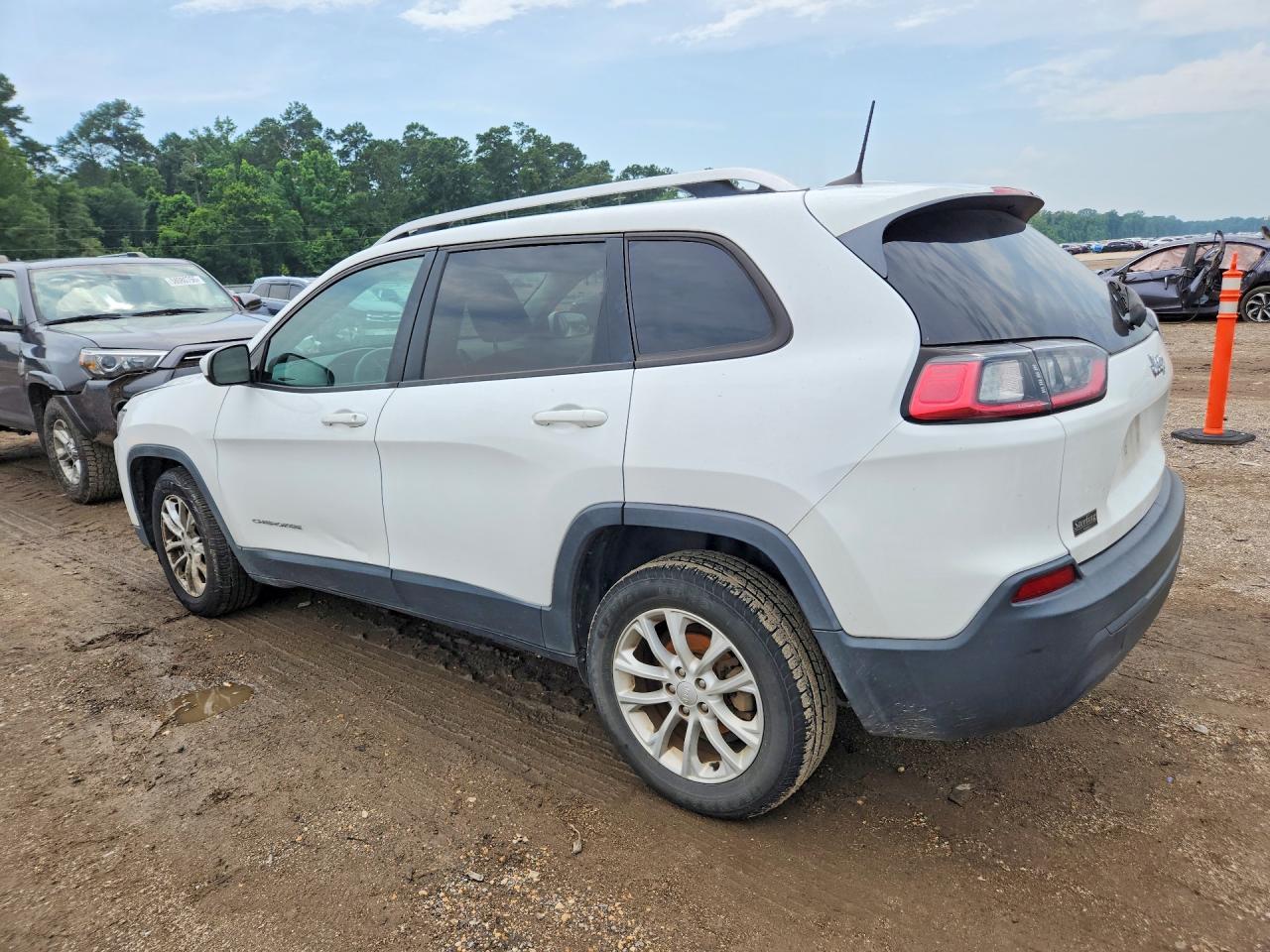 2020 Jeep Cherokee Latitude - Image 2