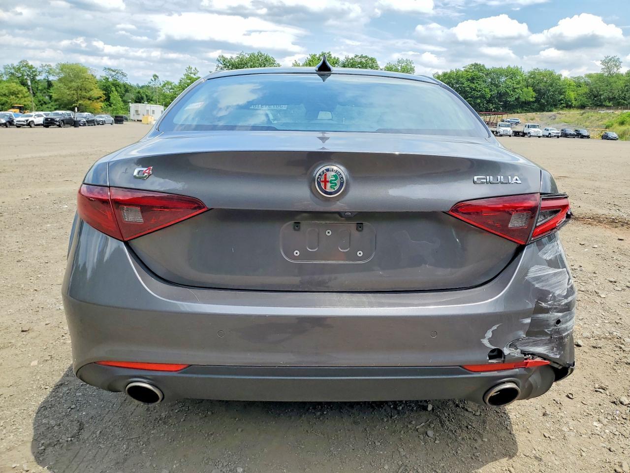 2020 Alfa Romeo Giulia Ti - Image 6