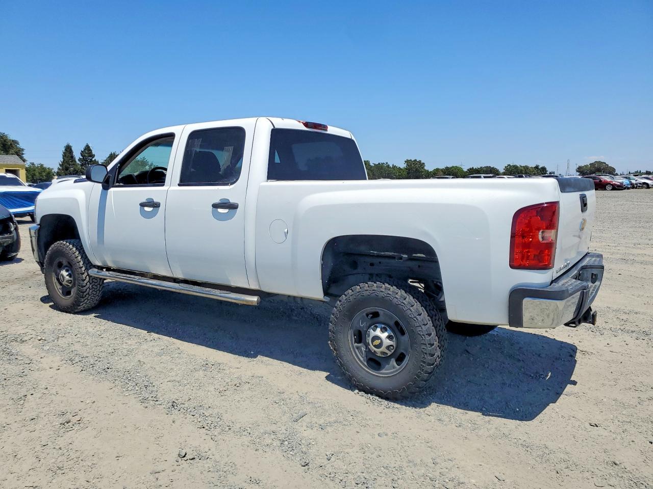 2013 Chevrolet Silverado C2500 Heavy Duty - Image 2