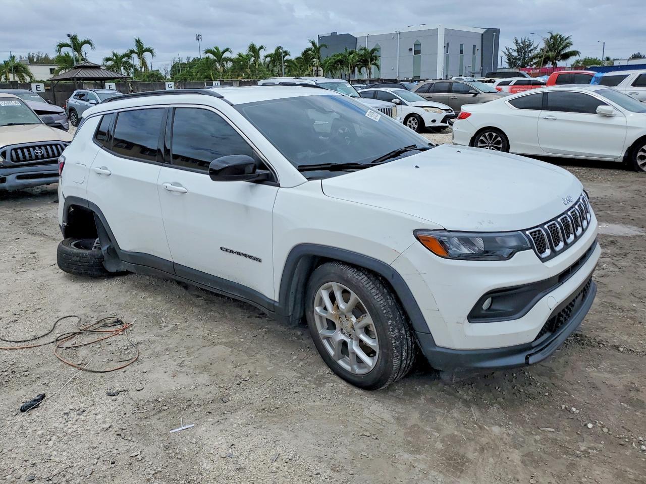 2024 Jeep Compass Latitude Lux - Фото 4