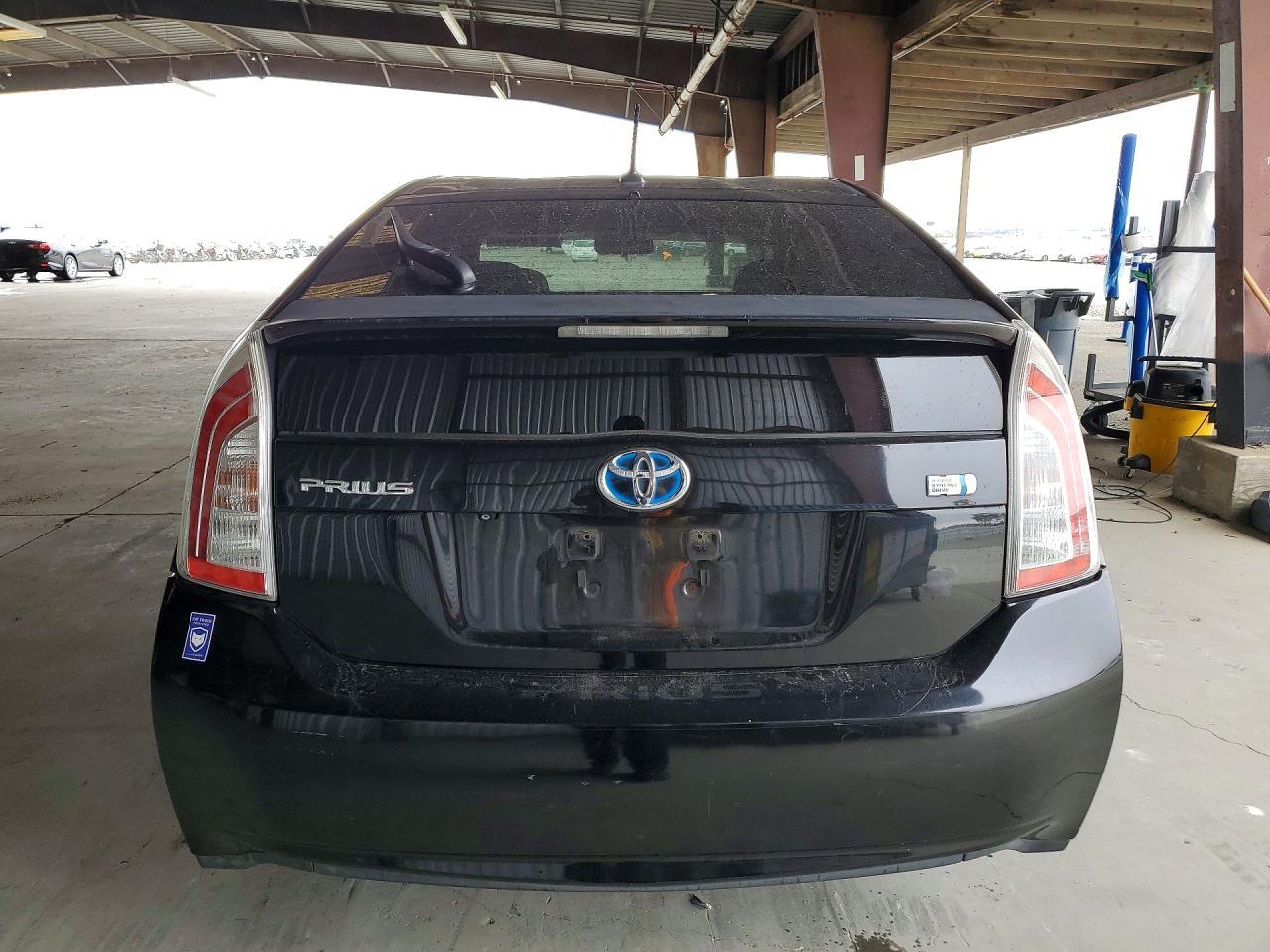 2012 Toyota Prius Three - Image 6