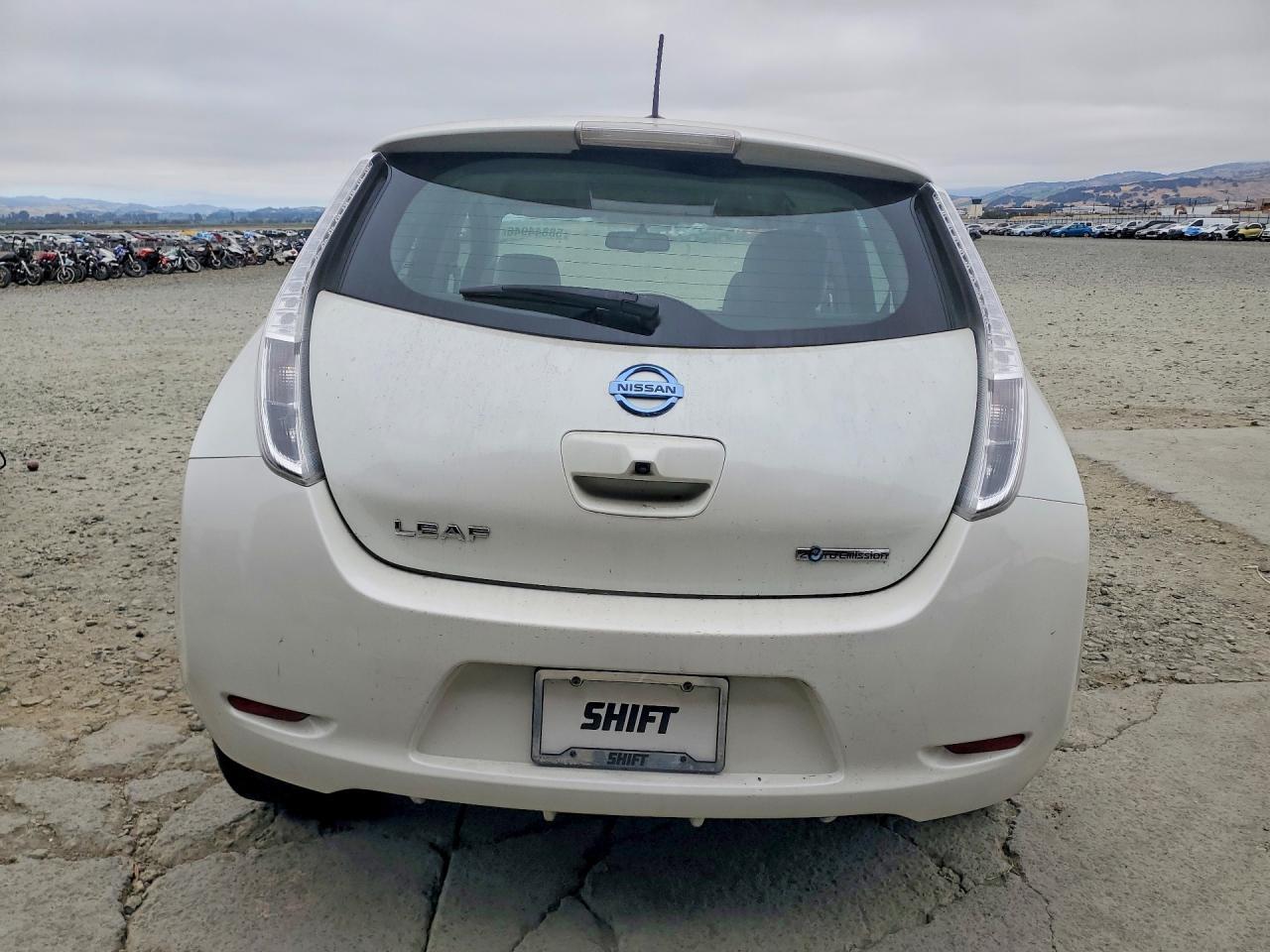 2015 Nissan Leaf S - Фото 6