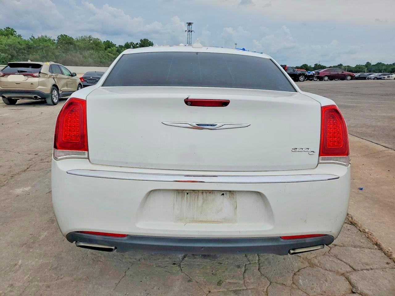 2016 Chrysler 300C - Фото 6
