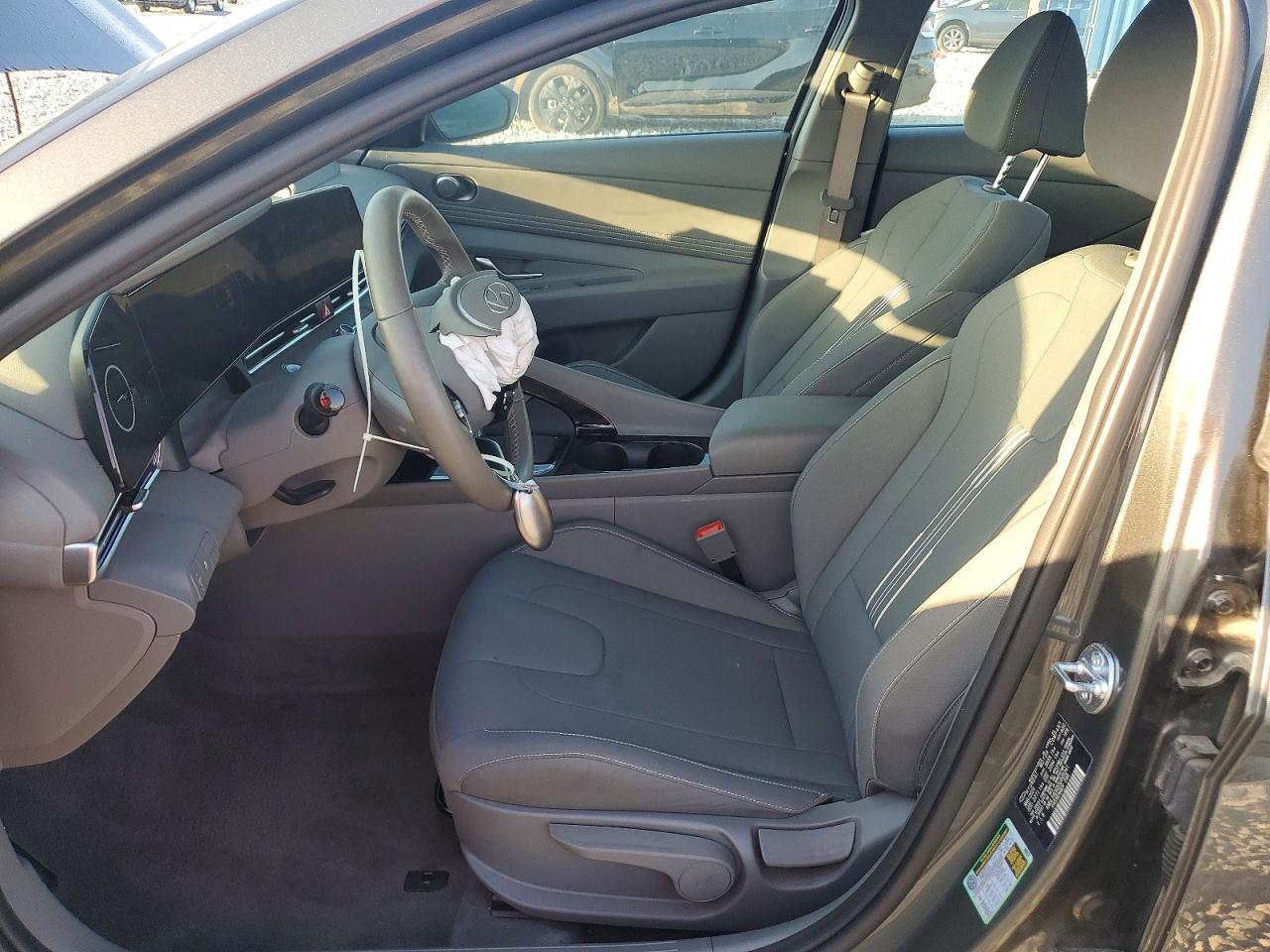 2025 Hyundai Elantra Sel - Image 7
