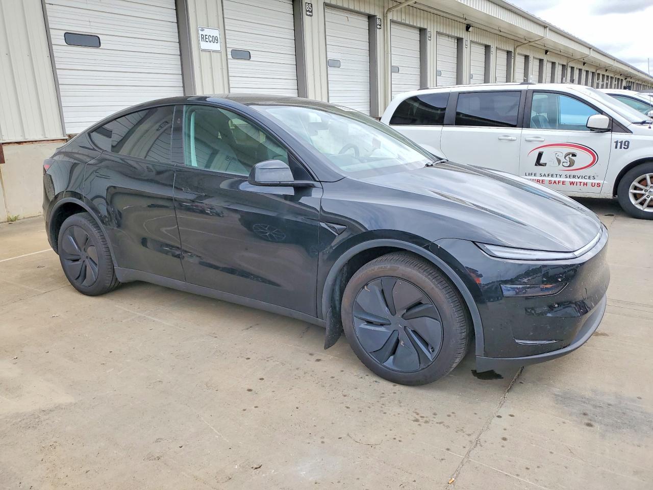 2026 Tesla Model Y - Image 4