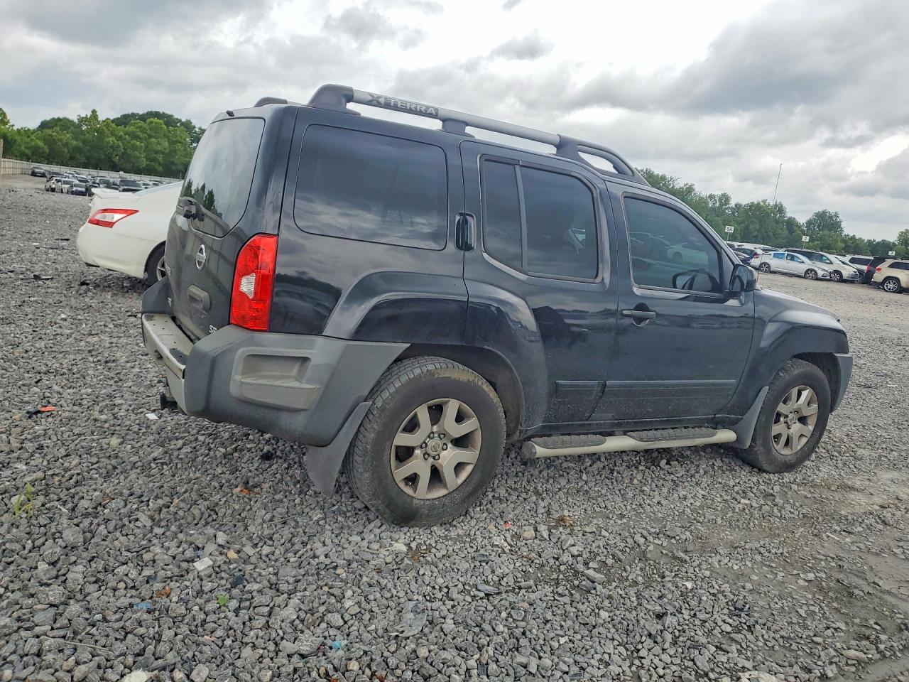 2010 Nissan Xterra X - Image 3