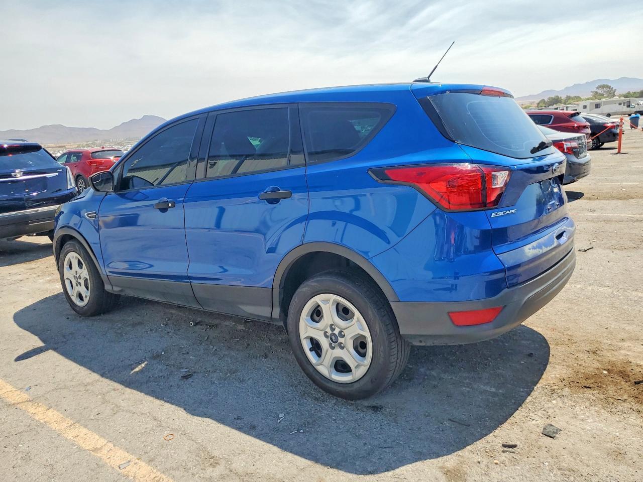 2019 Ford Escape S - Фото 2