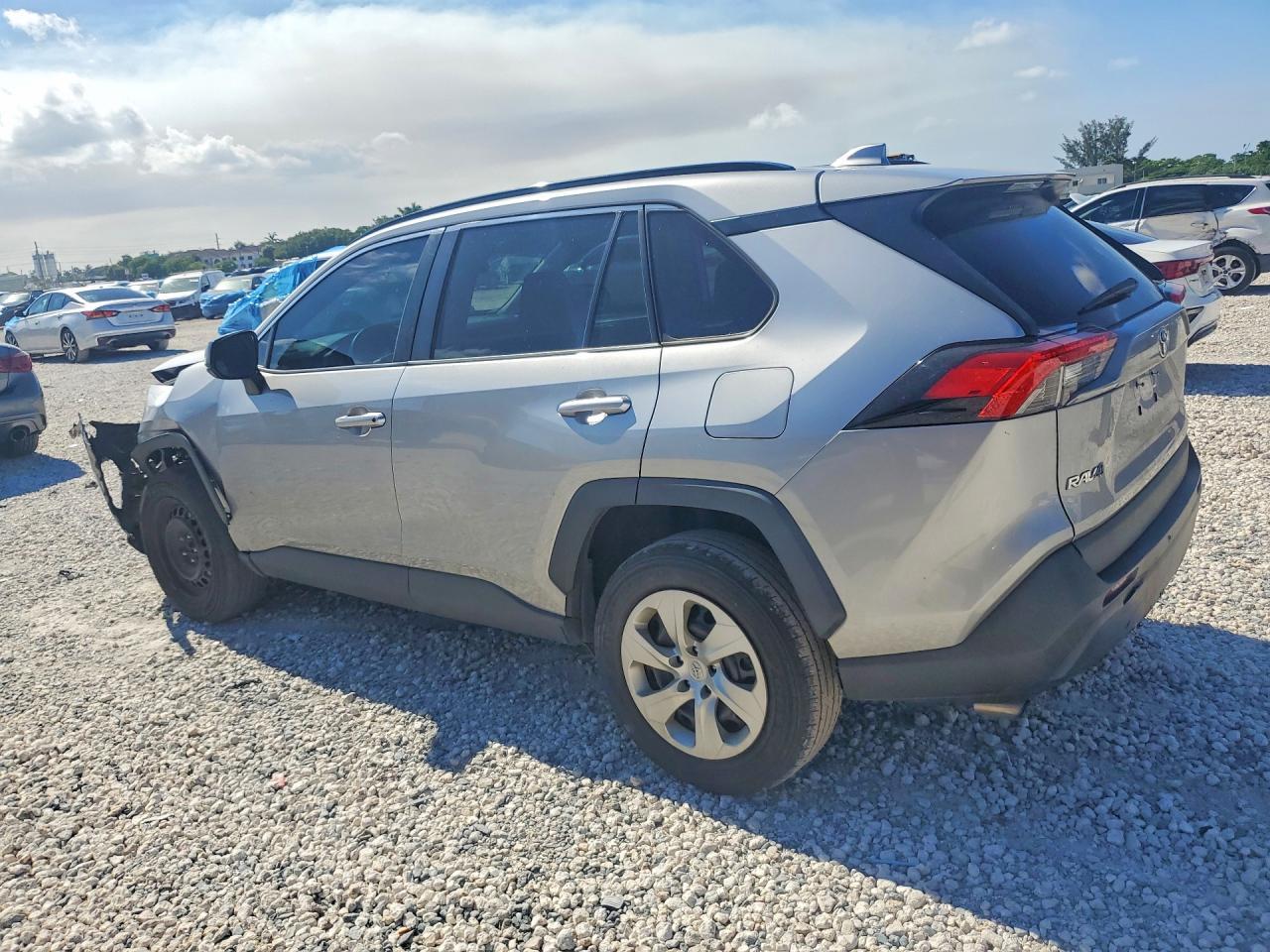 2021 Toyota Rav4 Le - Фото 2