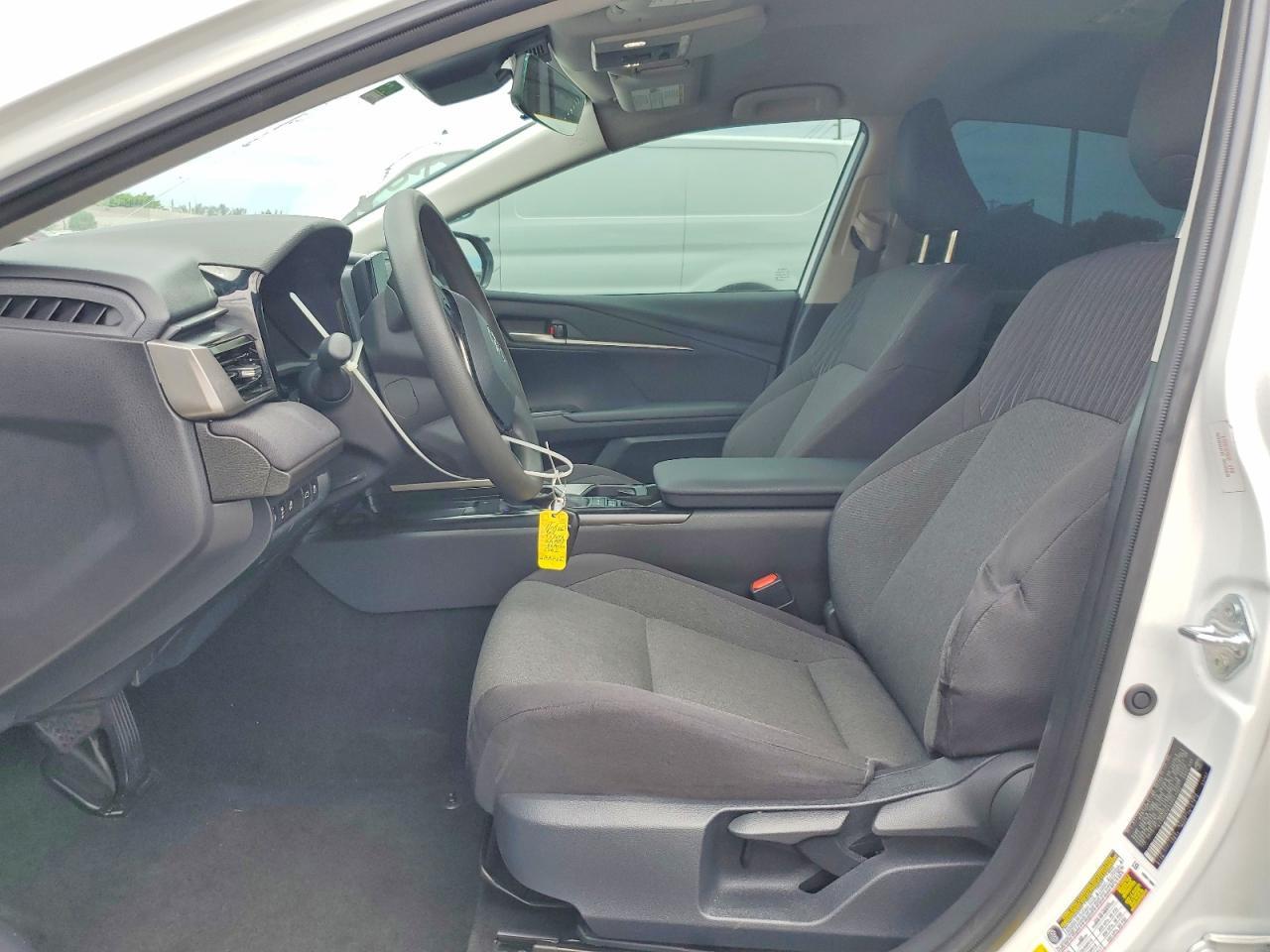 2025 Toyota Camry Le - Фото 7