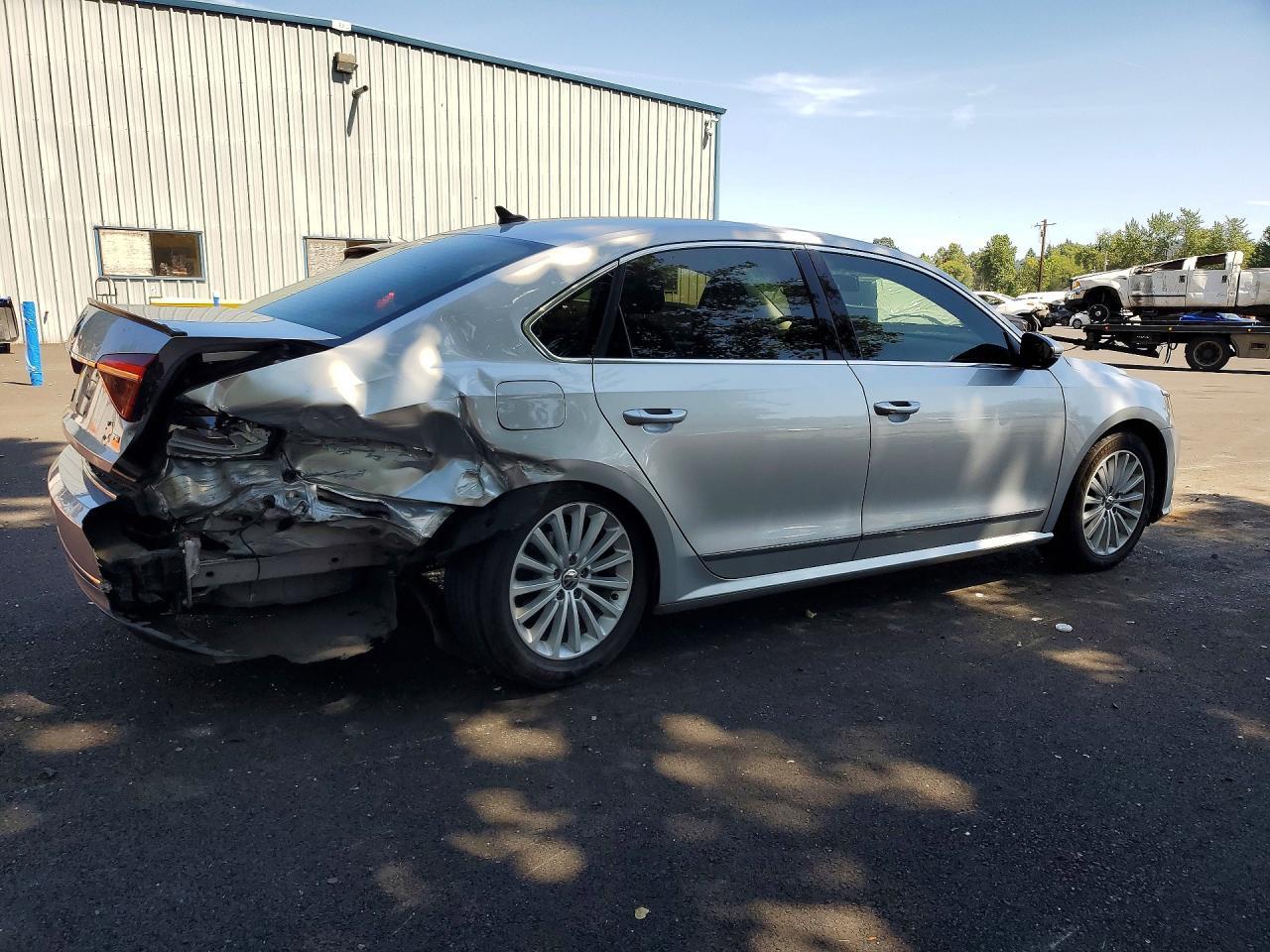 2017 Volkswagen Passat Se - Фото 3