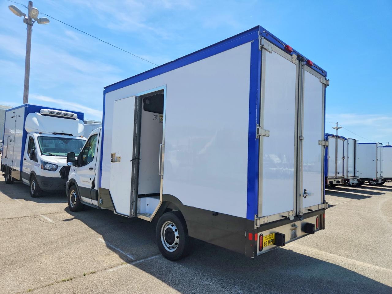 2021 Ford Transit Refrigerated Box Truck - Фото 2