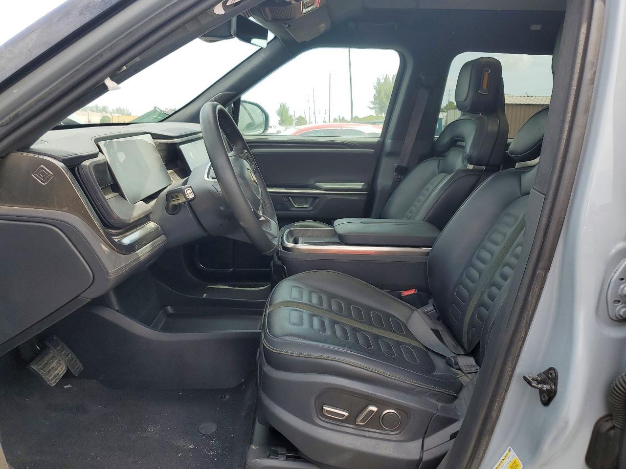 2025 Rivian R1S Adventure - Фото 7