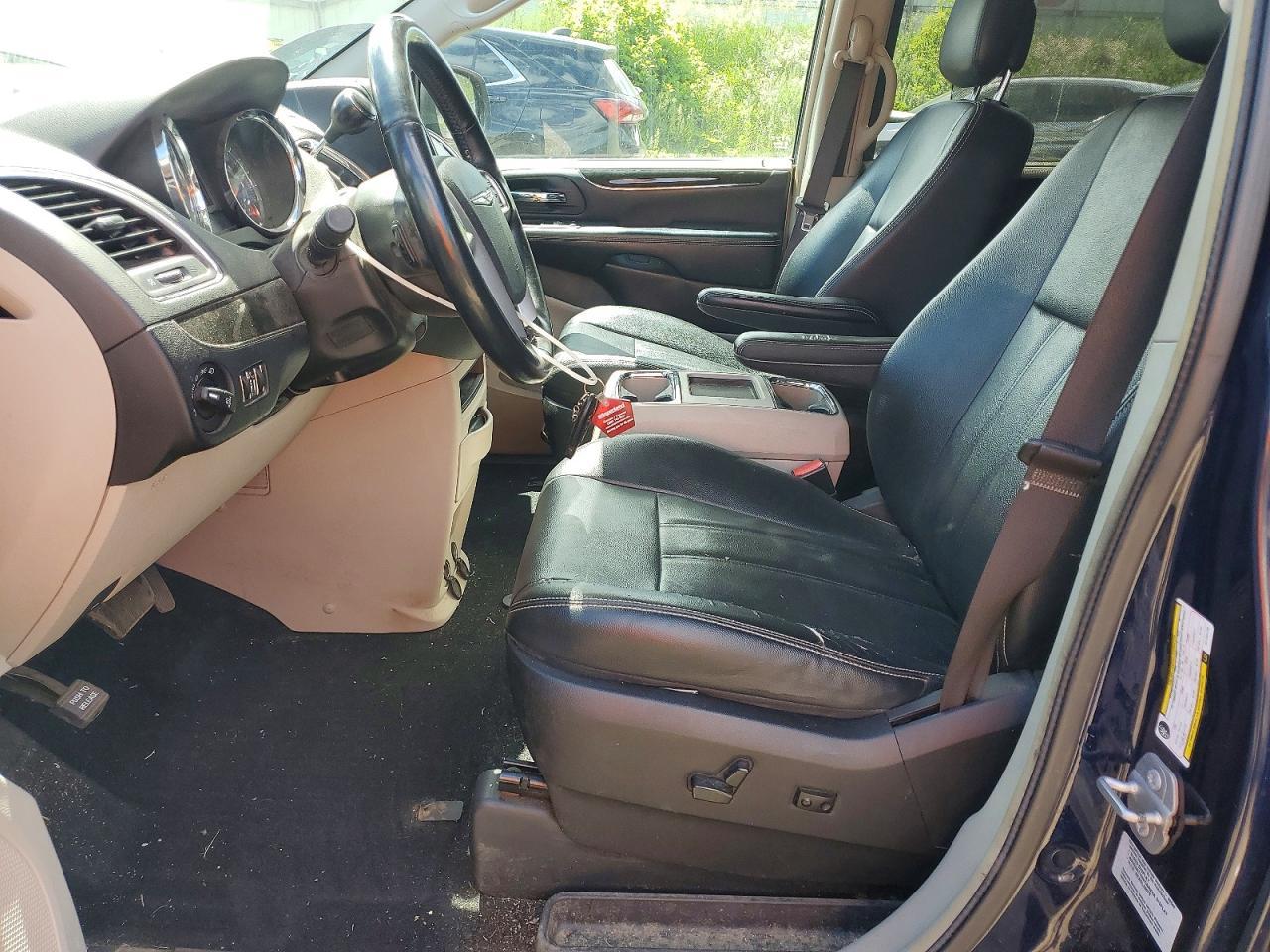 2016 Chrysler Town & Country Touring - Фото 7