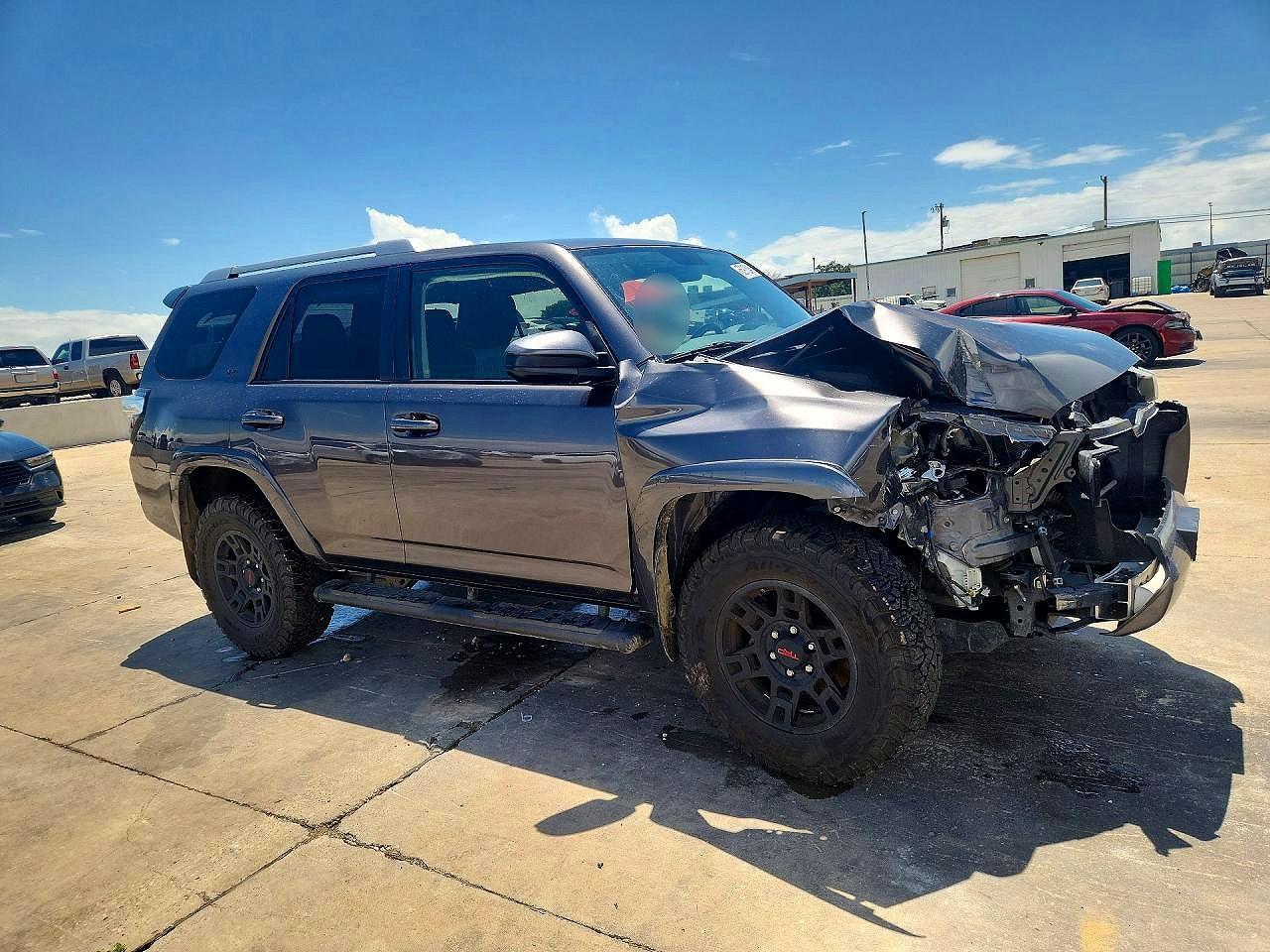 2018 Toyota 4Runner Sr5 - Image 4