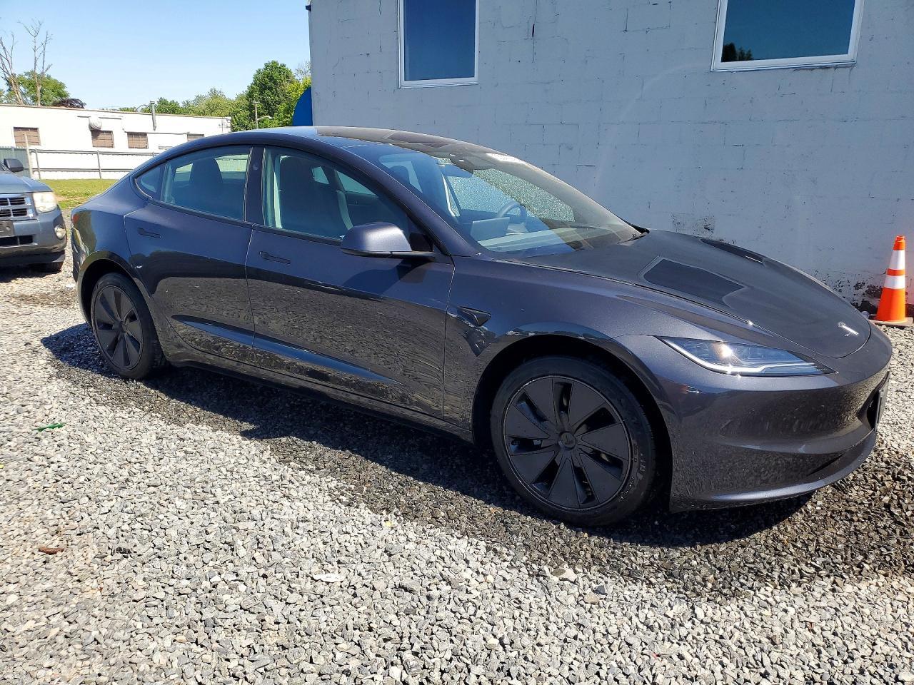 2025 Tesla Model 3 - Image 4