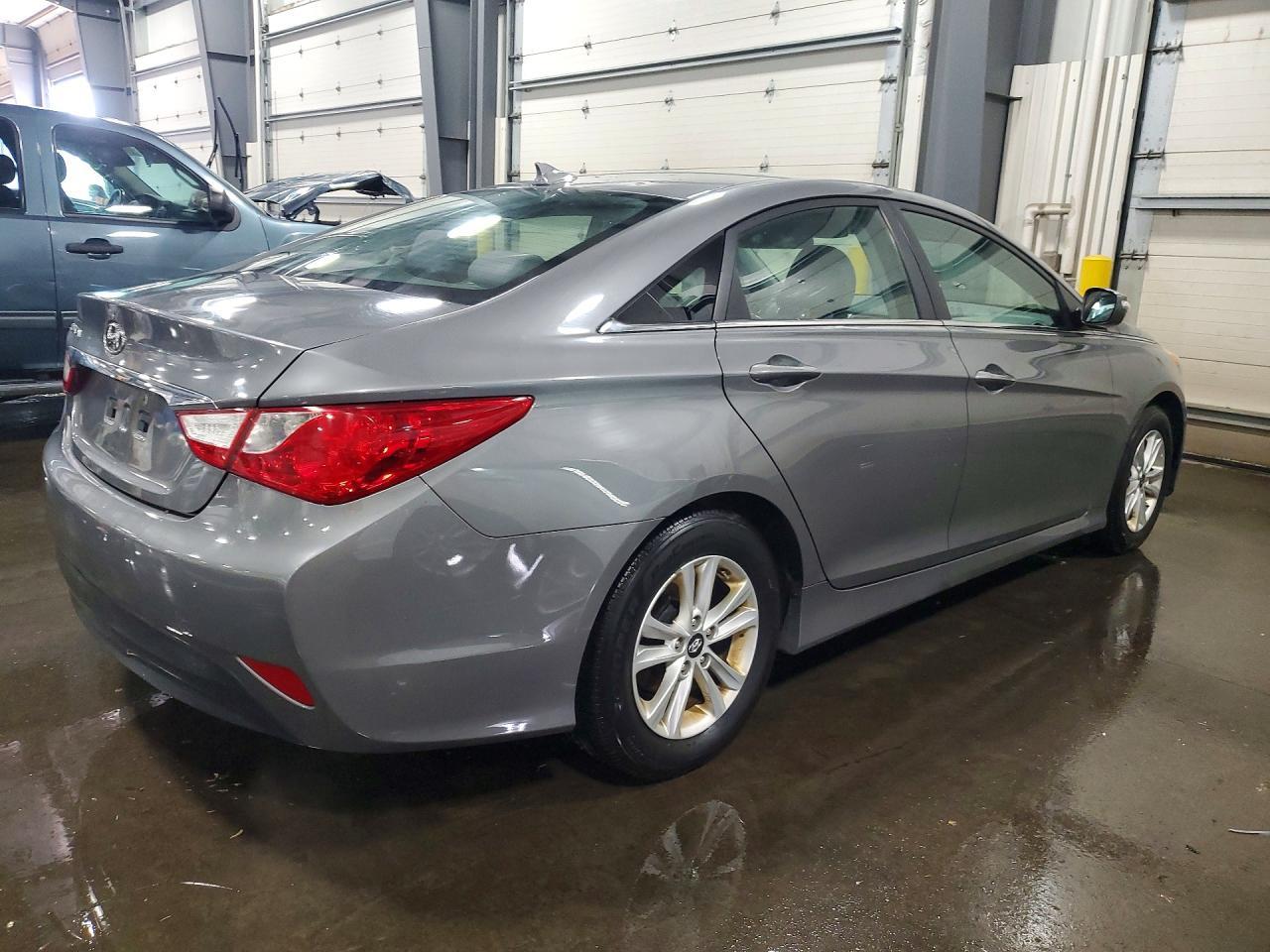 2014 Hyundai Sonata Gls - Image 3