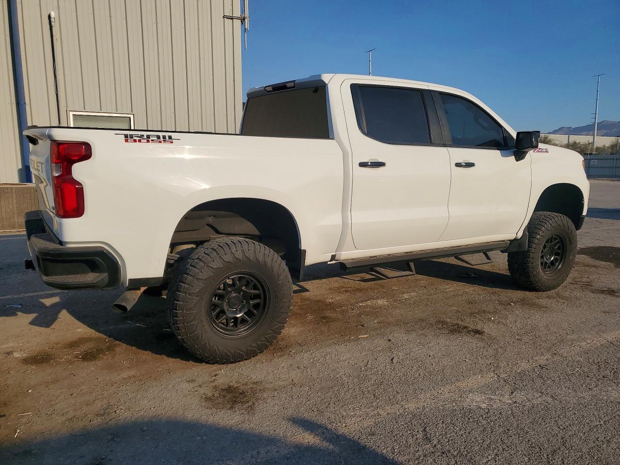2022 Chevrolet Silverado K1500 Lt Trail Boss - Фото 3