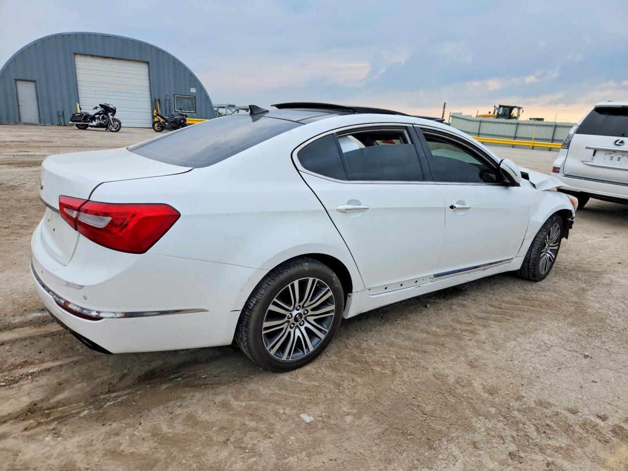 2014 Kia Cadenza - Image 3
