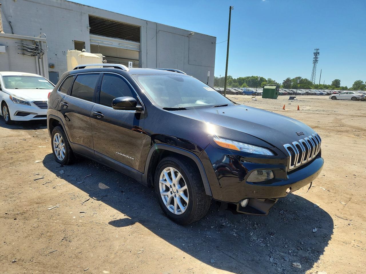 2017 Jeep Cherokee Latitude - Image 4