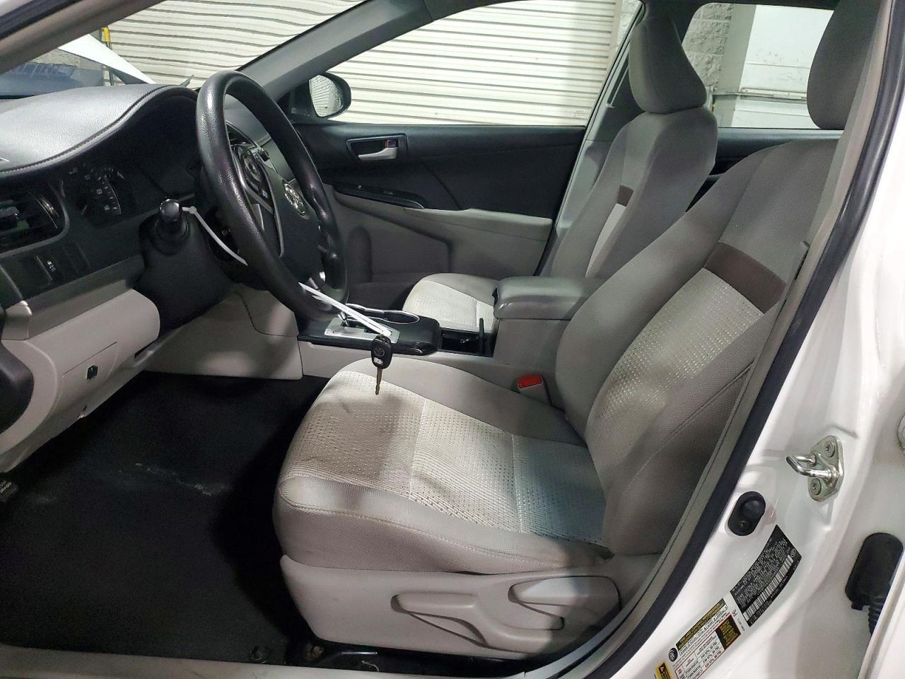 2014 Toyota Camry Le - Image 7