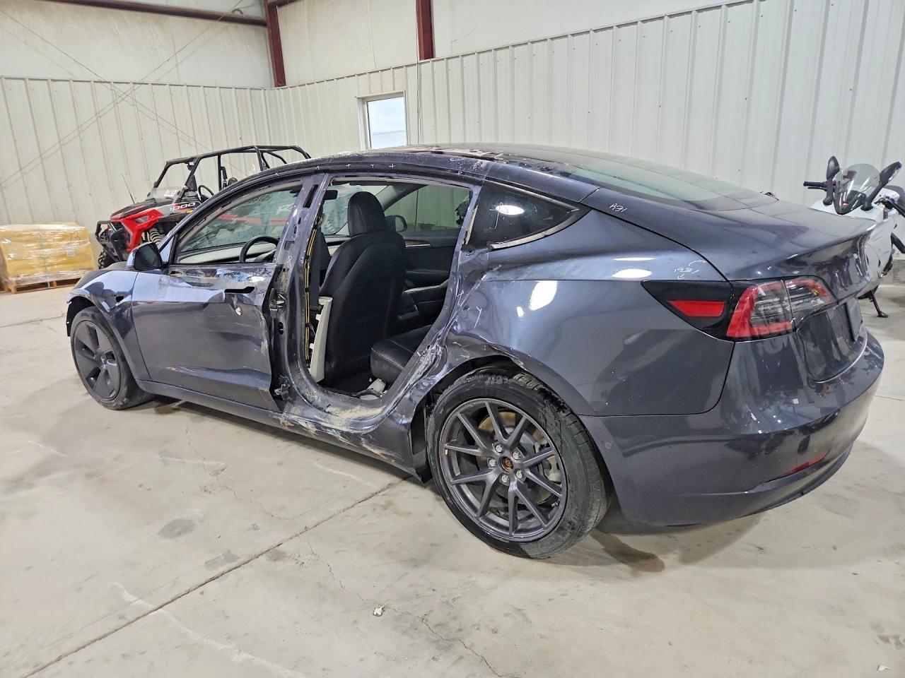 2021 Tesla Model 3 - Фото 2