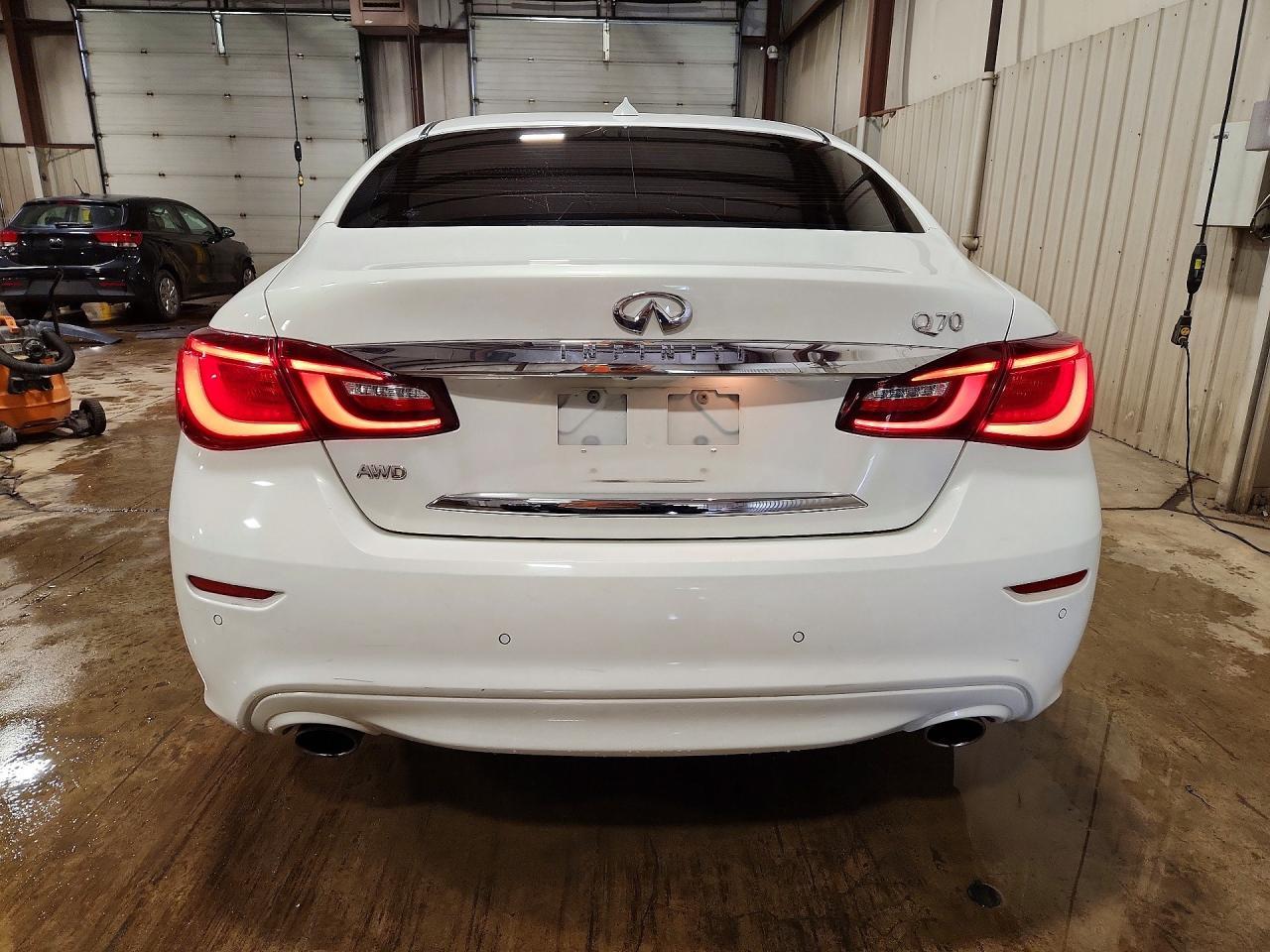 2015 Infiniti Q70 3.7 - Image 6