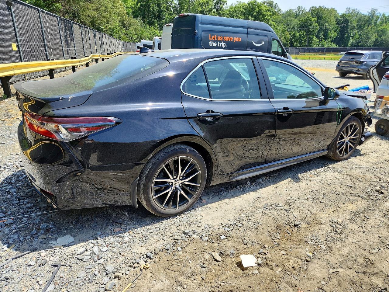 2023 Toyota Camry Se - Image 3