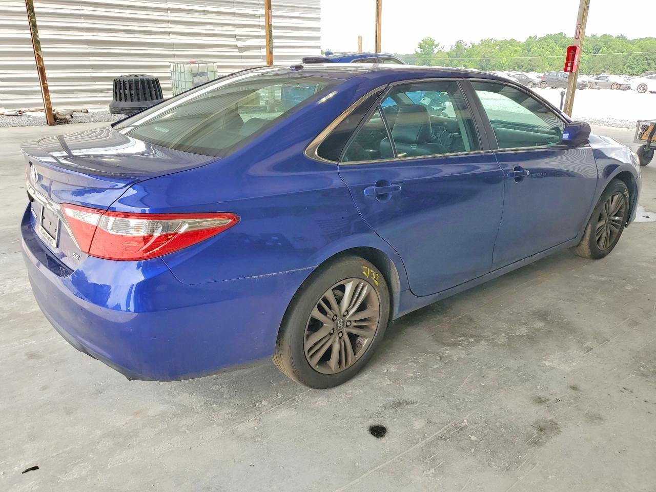 2016 Toyota Camry Se - Фото 3