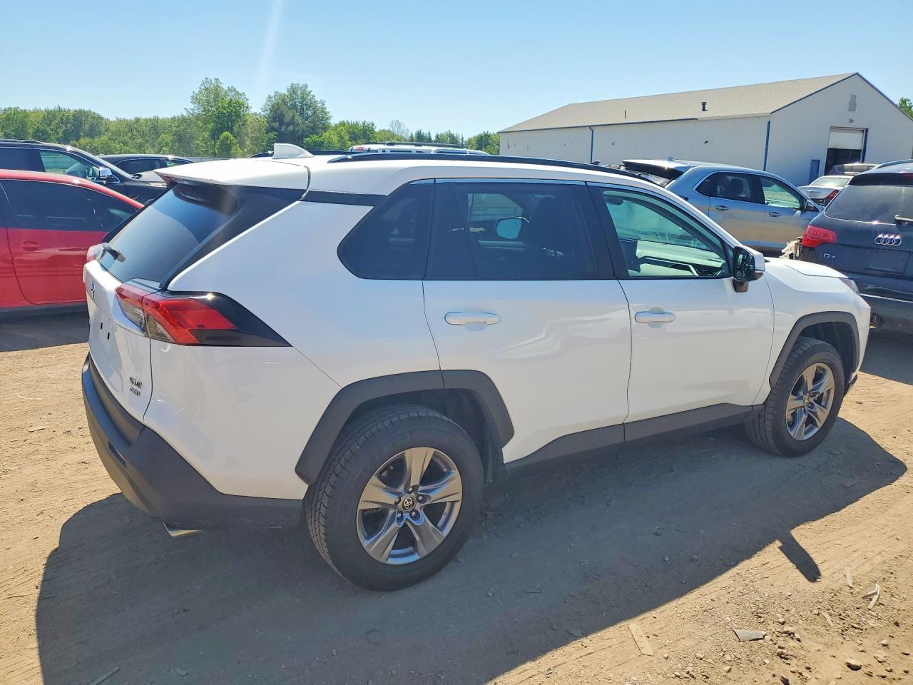 2022 Toyota Rav4 Xle - Image 3