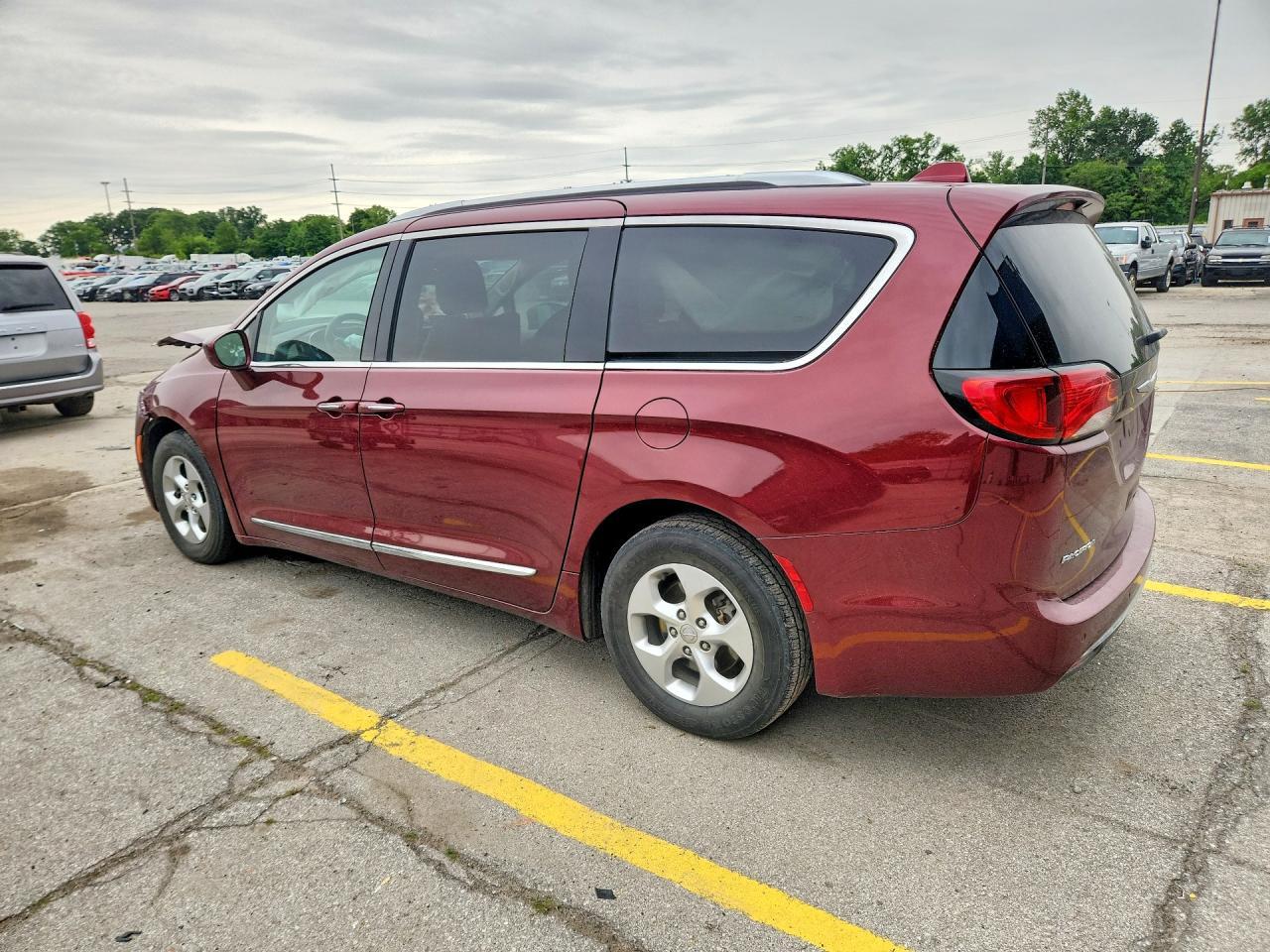 2017 Chrysler Pacifica Touring L Plus - Фото 2