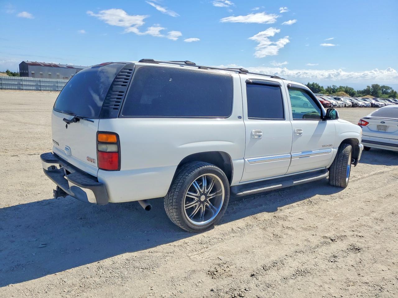 2004 GMC Yukon Xl C1500 - Фото 3