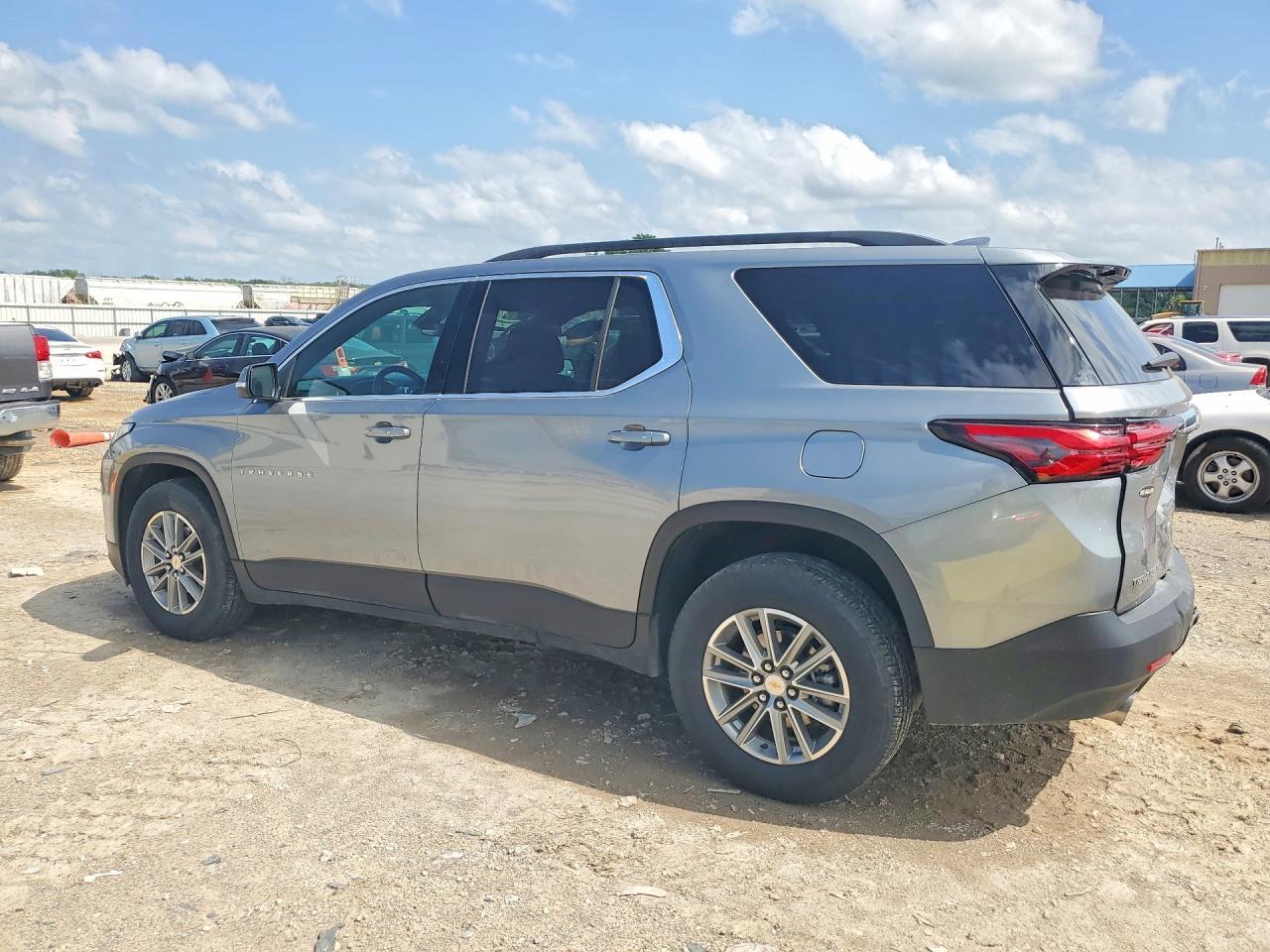 2023 Chevrolet Traverse Lt - Фото 2