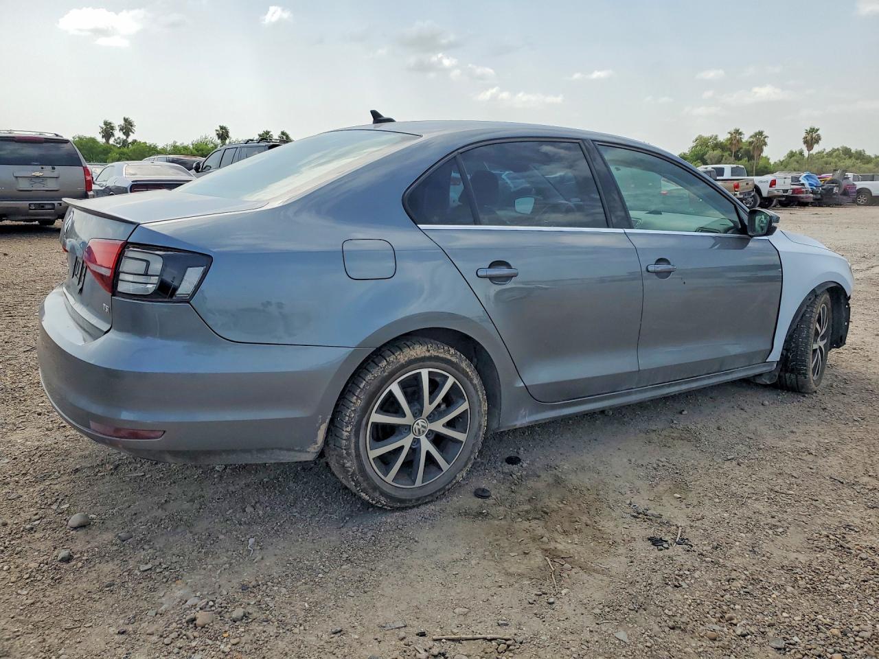 2017 Volkswagen Jetta Se - Image 3